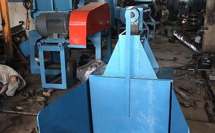 máy lột nhãn chai PET