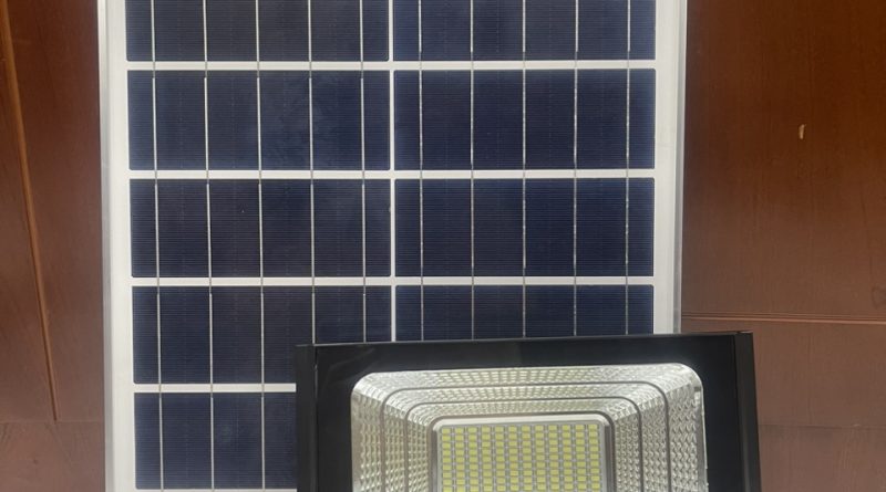 Đèn pha năng lượng mặt trời 60W