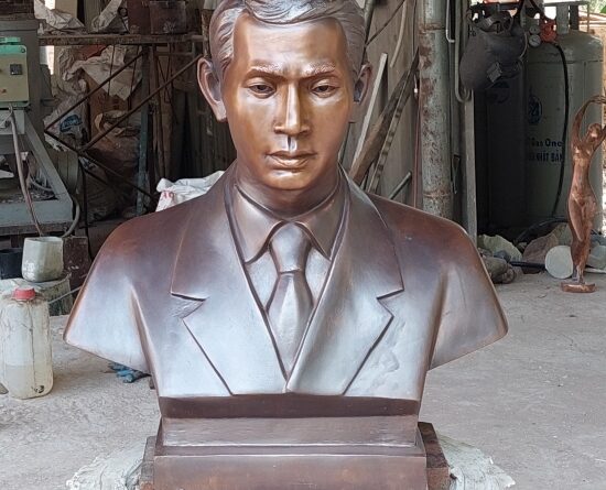 đúc tượng đồng doanh nhân