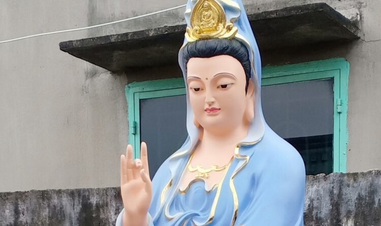 tượng Mẹ Quan Âm đứng