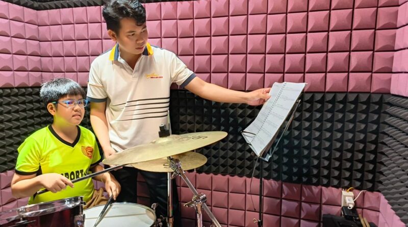 dạy trống cho trẻ em