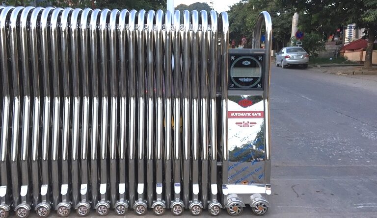 báo giá cổng xếp inox