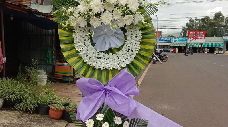 kệ viếng lan trắng 3 tầng