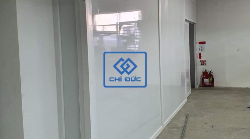 thi công vách nhựa