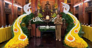 trang trí sân khấu lễ phật