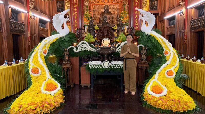 trang trí sân khấu lễ phật